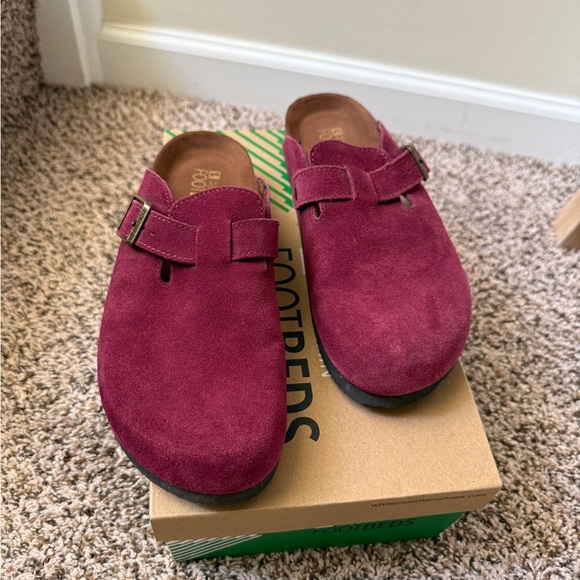 Women’s Slip On Clogs - Picture 2 of 6